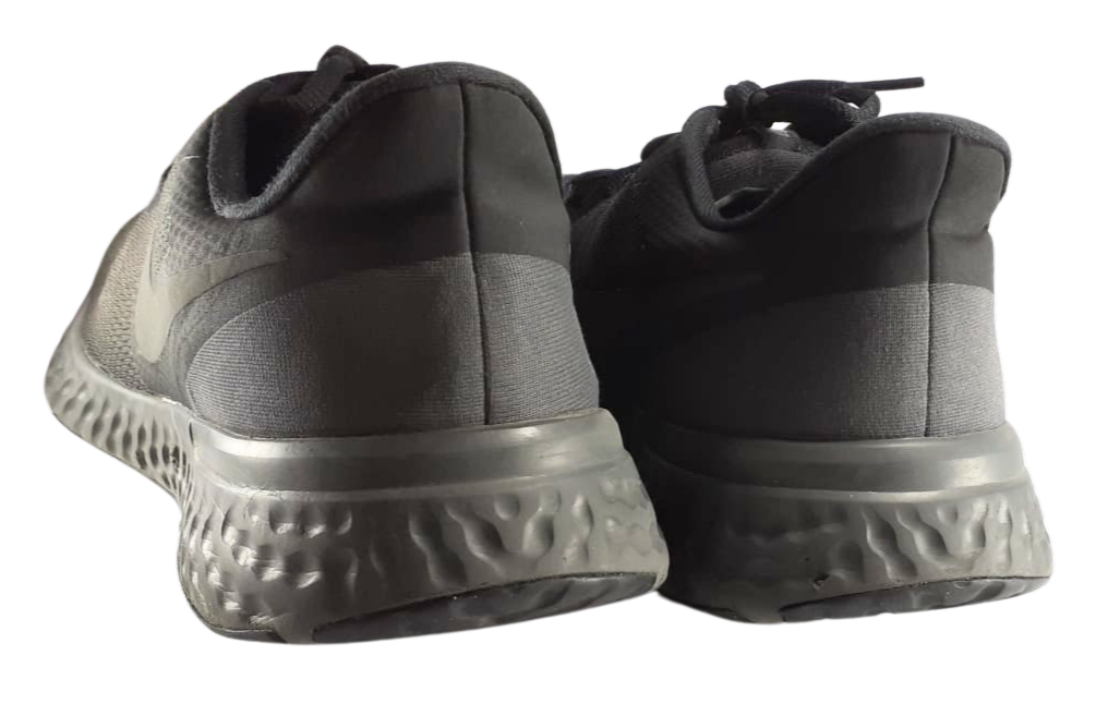Nike Revolution 5