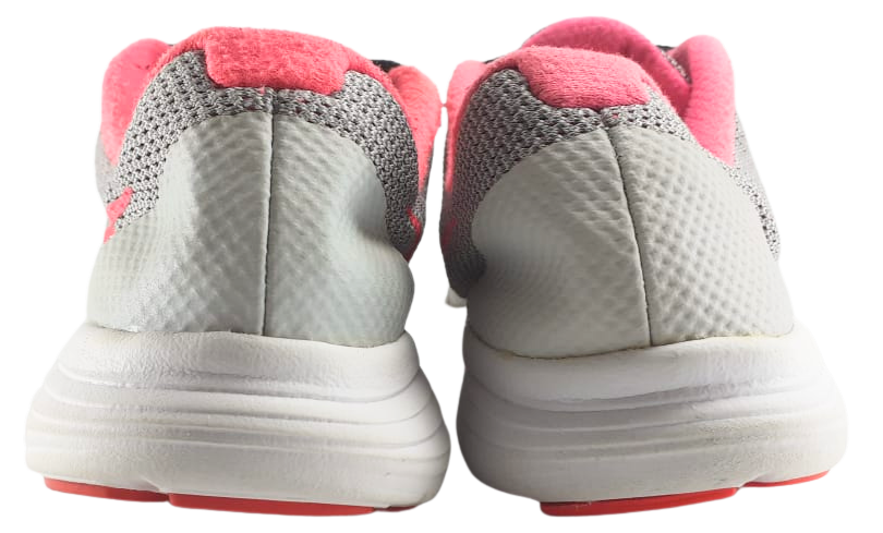 Nike Revolution 3