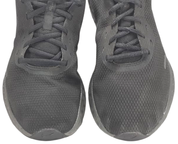 Nike Revolution 5 (video attached)