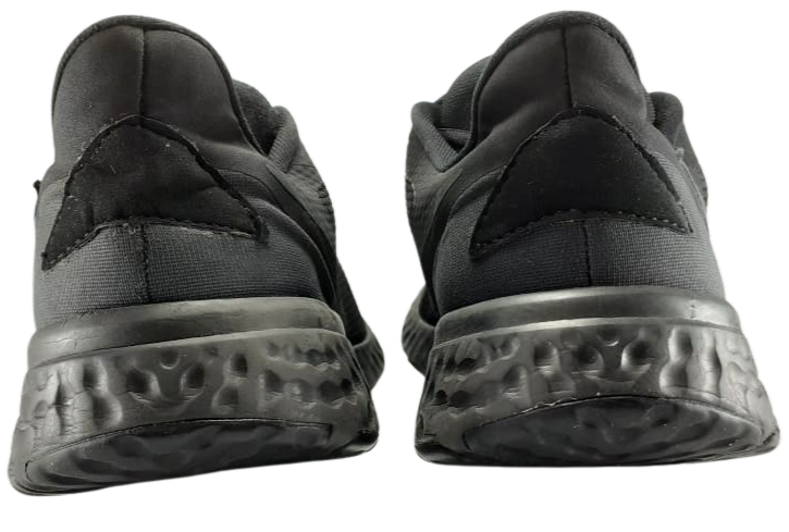 Nike Revolution 5 (video attached)