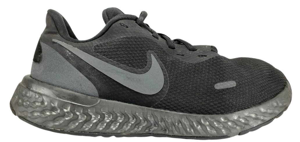 Nike Revolution 5 (video attached)